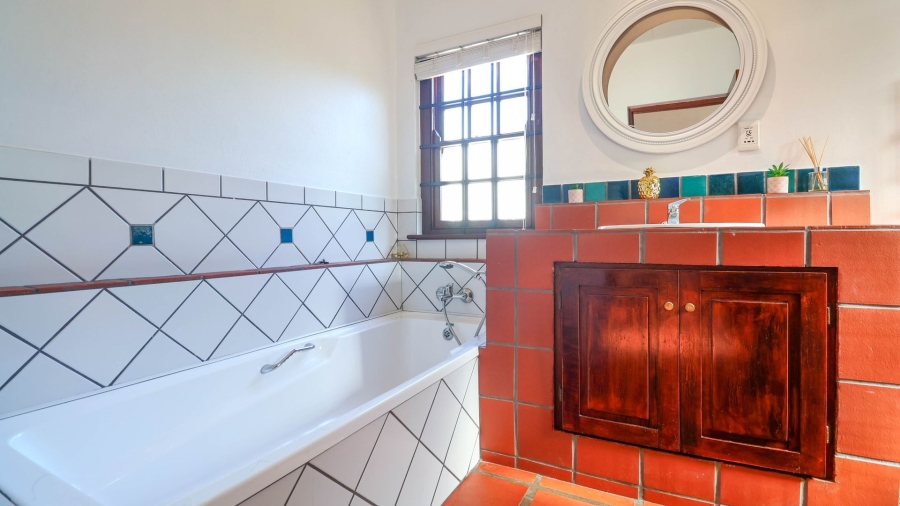 6 Bedroom Property for Sale in Kingfisher Creek Western Cape